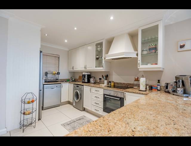 2 BEDROOM APARTMENT FOR SALE IN ESSENWOOD